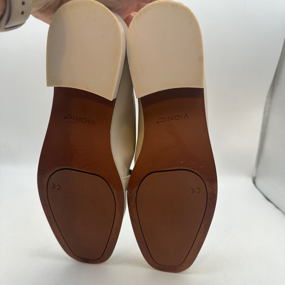 Vionic Cream Loafers size 9 - Picture 2 of 6